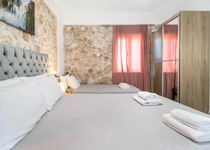 Gkountis Stone 3 Lefkáda